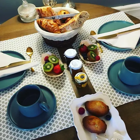 Vue Sur Cour Bed & Breakfast 2*