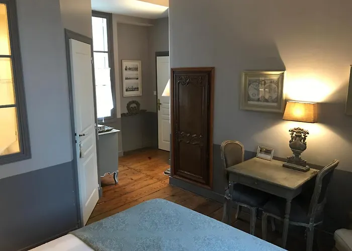 Vue Sur Cour La Rochelle (Charente-Maritime)